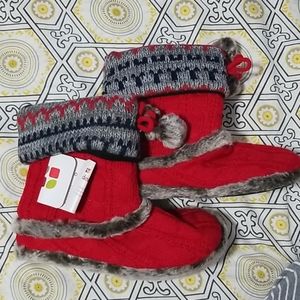 Dearfoams sweater knit pom pom slipper boots